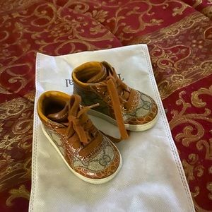 Gucci size 21 toddler